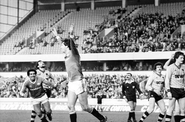 Wolverhampton Wanderers v. Manchester United. Feburary 1984 MF14-12-023 The final score