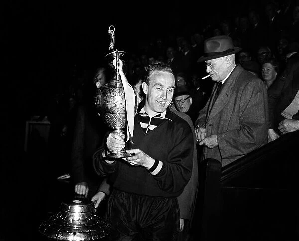 Wolverhampton Wanderers vs. Leicester. Wolves captain Billy Wright with