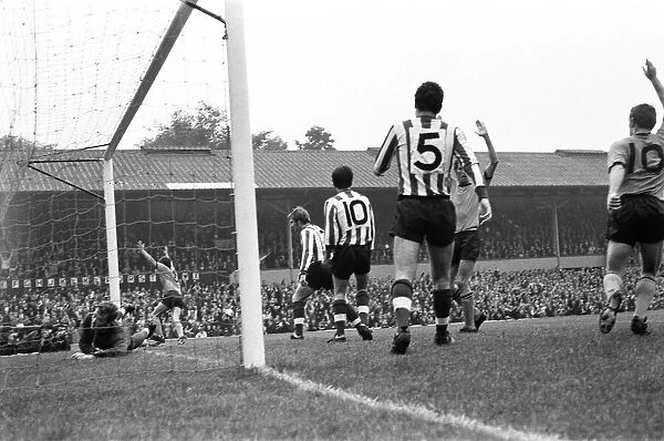 Wolverhampton Wanderers vs. Southampton Peter Knowles. 14 August 1969