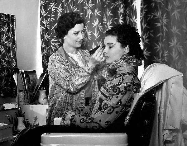 Woman beauty culture. Mrs. Pearce making up Vivien Leigh for 'Five Star England'
