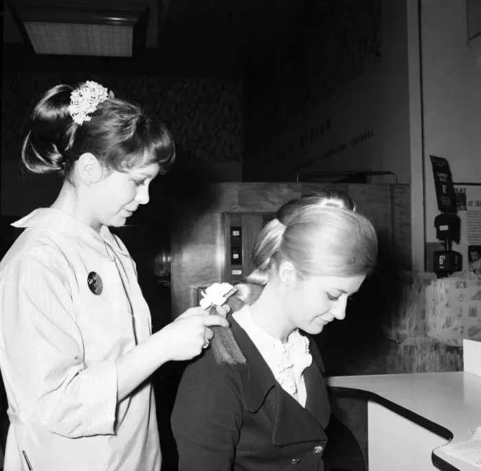 Framed Print : Woman at the beauty department of Selfridges store having a Tovar- tress attached to her