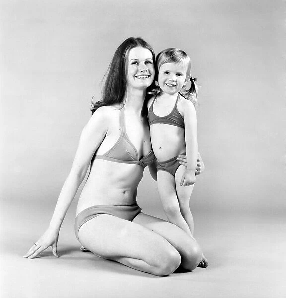 Woman and Children. Model Bertie Meaden and Daughters. March 1975 75-01632-006