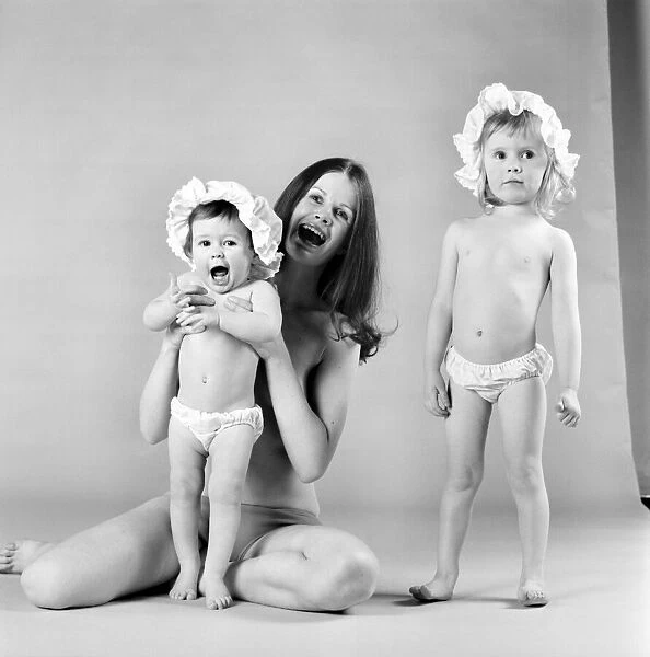 Woman and Children. Model Bertie Meaden and Daughters. March 1975 75-01632