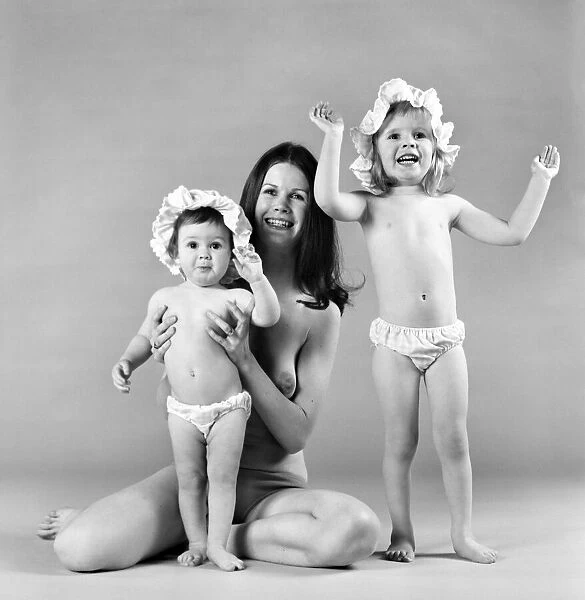 Woman and Children. Model Bertie Meaden and Daughters. March 1975 75-01632-004