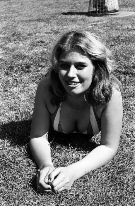 Framed Print : A woman enjoys the heatwave in Broad Lane, Berkshire. June 1976 Framed Print : A woman enjoys the heatwave in Broad Lane, Berkshire. June 1976