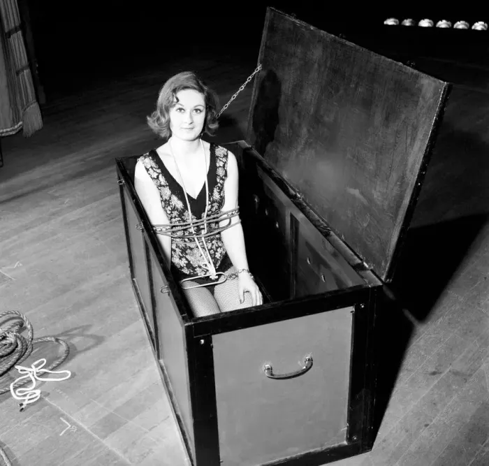 Framed Print : Woman escapologist Jill Fletcher. 1965 A1140-007 Framed Print : Woman escapologist Jill Fletcher. 1965 A1140-007