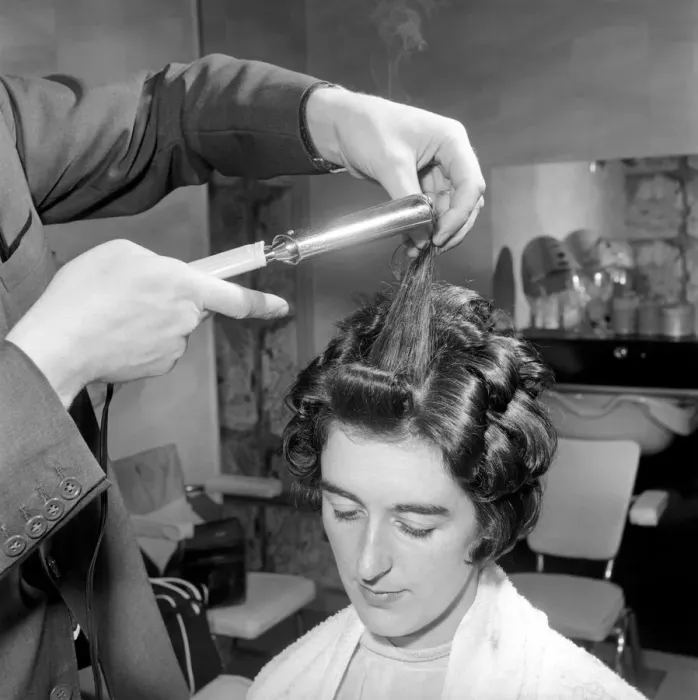 Framed Print : Woman have her hair cut and curled at the hair dressers, 7th June 1962 Framed Print : Woman have her hair cut and curled at the hair dressers, 7th June 1962