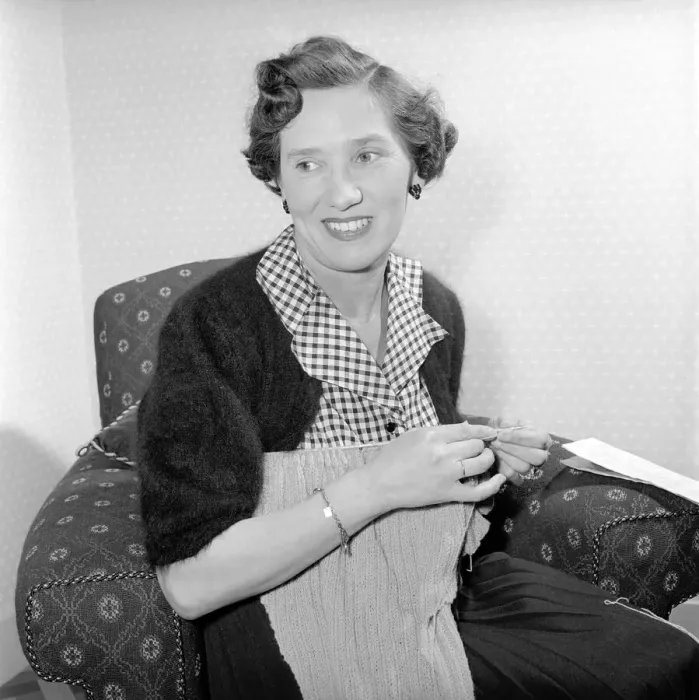 Framed Print : Woman at home knitting. Circa 1955 A119-003