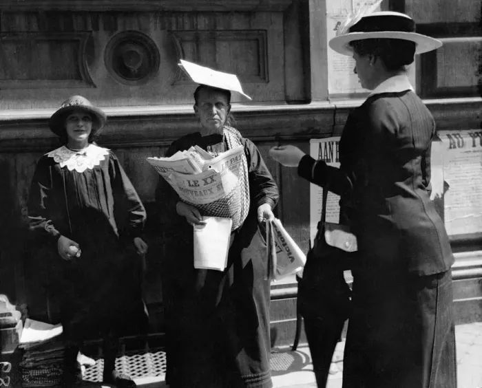 Framed Print : Woman newspaper vendor in Brussels wears a paper on her head as a impomptu sun hat Framed Print : Woman newspaper vendor in Brussels wears a paper on her head as a impomptu sun hat
