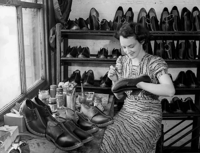 Framed Print : Woman Shoe maker 1941 women doing mens jobs during the war years Women at War WW2