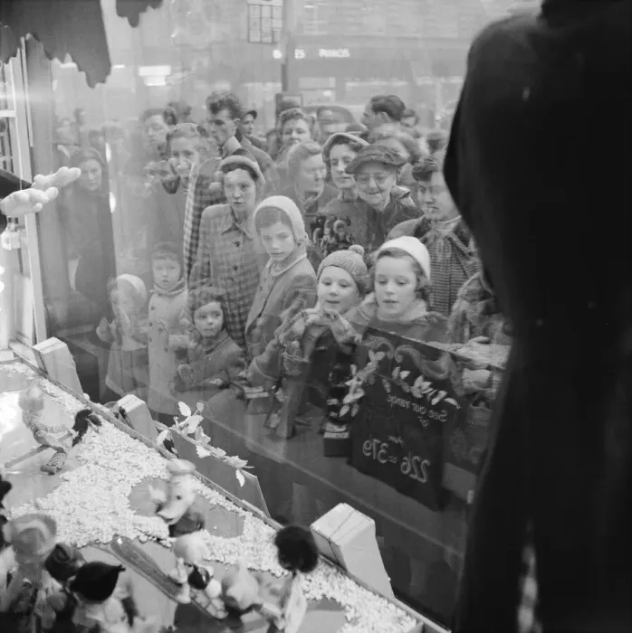 Framed Print : Women and children looking through Sefridges shop window on Oxford Street, London