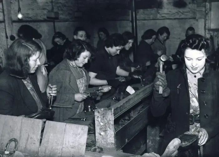 Framed Print : Women Cobblers at work manufacturing boots for the army during the Second World War Framed Print : Women Cobblers at work manufacturing boots for the army during the Second World War