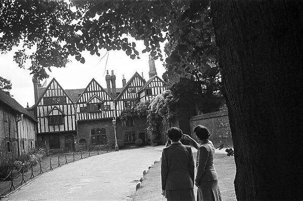 Two women looking at Cheyneys Court in Winchester, Circa 1945