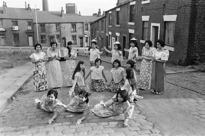 Framed Print : Women from Manila, who work in a Mill in Rochdale, Lancashire Framed Print : Women from Manila, who work in a Mill in Rochdale, Lancashire