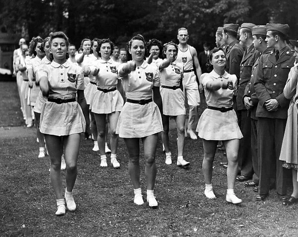 Women of the National Fire ServiceEmarch before US troops, Kingston. September 1942
