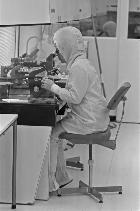 Framed Print : Women night workers at Texas Instruments Ltd in Bedford Circa February 1970 Worker Framed Print : Women night workers at Texas Instruments Ltd in Bedford Circa February 1970 Worker