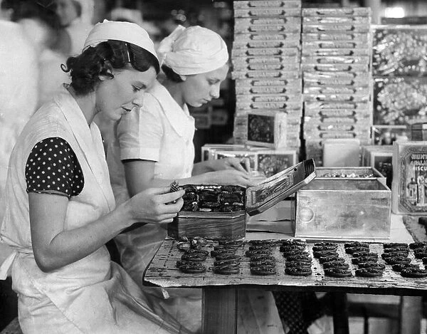 Women packing biscuits at Huntley & Palmers, Reading. 18th November 1935