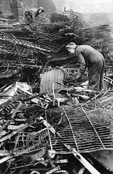 Framed Print : Women scrap locators from the Ministry of Works prepare metal for recycling. WW2
