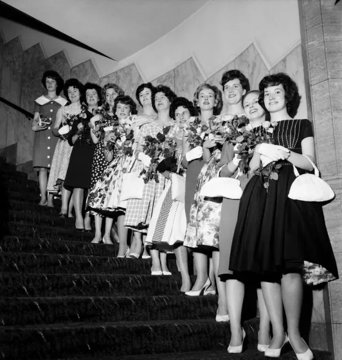 Framed Print : Women at the Strand Palace Hotel. June 1960 M4491-003 Framed Print : Women at the Strand Palace Hotel. June 1960 M4491-003
