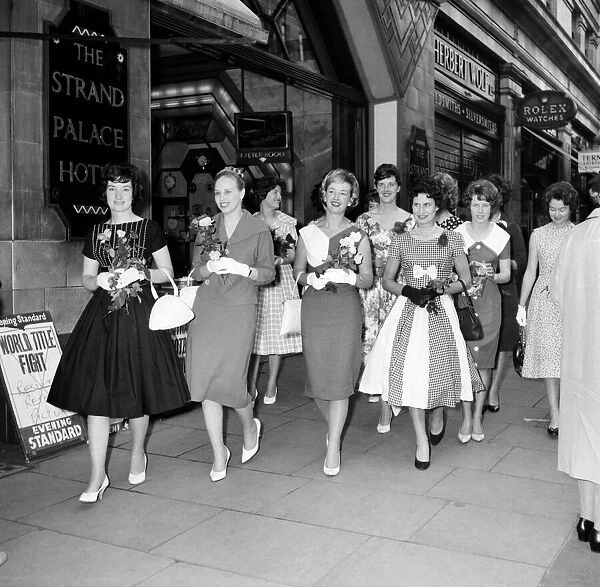 Women at the Strand Palace Hotel. June 1960 M4491-004