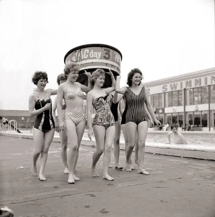 Framed Print : Women taking part in a Sunday pictorial sponsored Tub Race at Butlins Holiday Camp Framed Print : Women taking part in a Sunday pictorial sponsored Tub Race at Butlins Holiday Camp