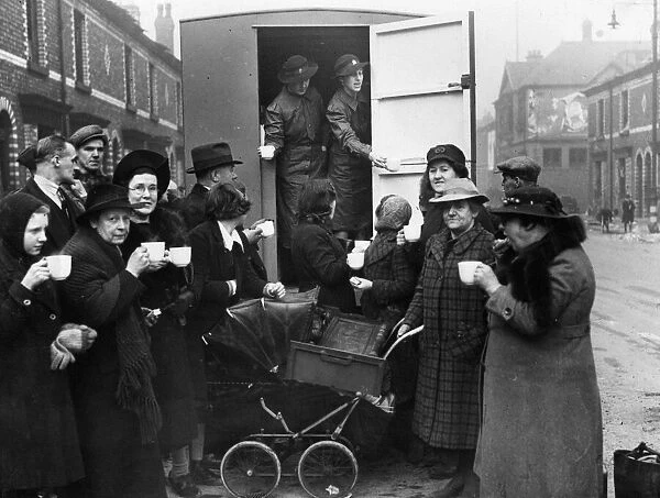 Women of the Voluntary Services in their mobile canteens