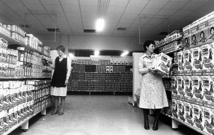 Framed Print : Women working in Hintons supermarket, Redcar. 26th October 1981 Framed Print : Women working in Hintons supermarket, Redcar. 26th October 1981