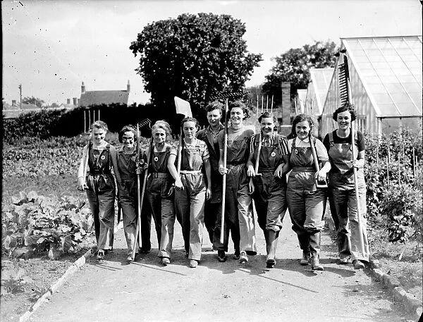 Womens Land Army girls probably taken on farms in North Somerset during the Second