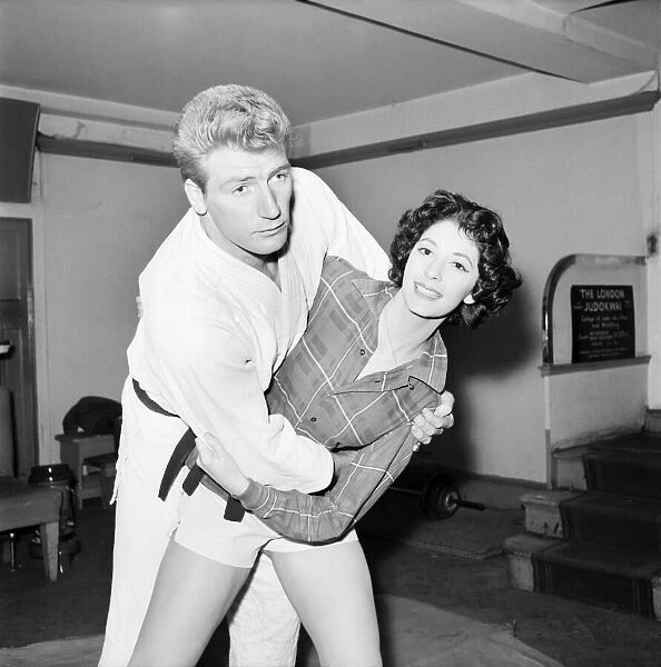Womens Self Defence: Judo expert Joe Robinson shows Valerie Dave some self defence