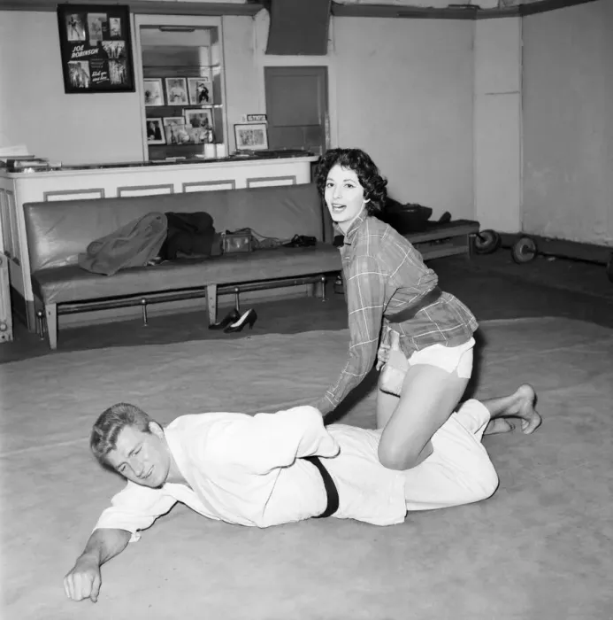 Framed Print : Womens Self Defence: Judo expert Joe Robinson shows Valerie Dave some self defence Framed Print : Womens Self Defence: Judo expert Joe Robinson shows Valerie Dave some self defence