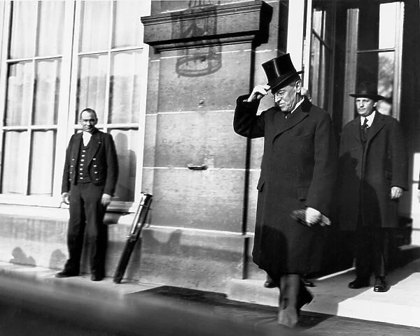 Woodrow Wilson American President World War One, leaving Peace Conference at Versailles