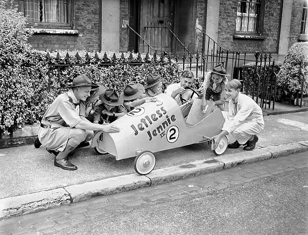 Woolwich boys prepare for Soapbox Derby, 30th August 1954