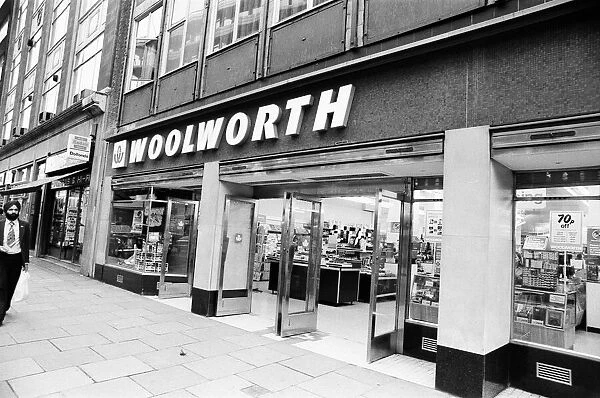 Woolworths Store, Holborn, London, 13th August 1980. 420pm and not a person in sight