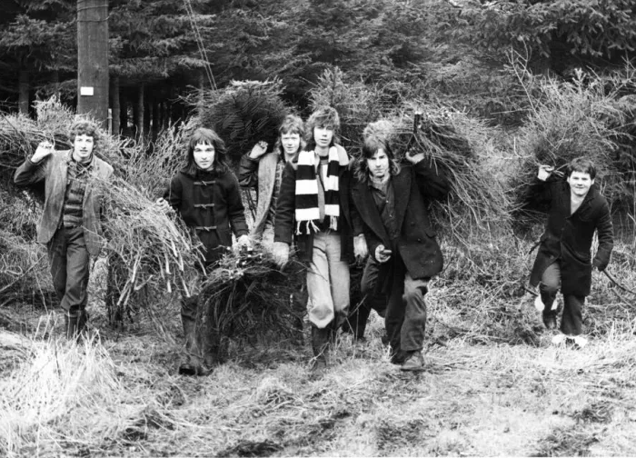 Framed Print : Out of work school leavers at Howick Hall, battle to save a stretch of North East