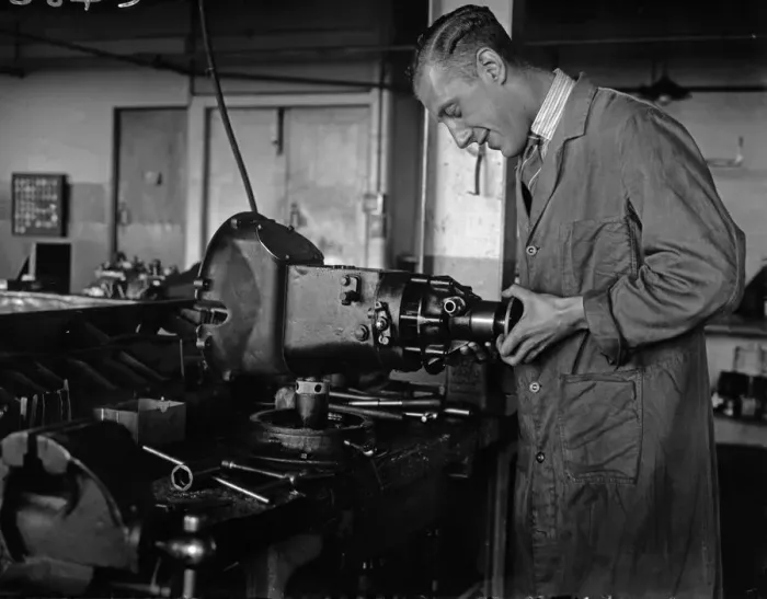 Framed Print : Worker assembling a gearbox in the Triumph car factory in Coventry. 23rd September 1931