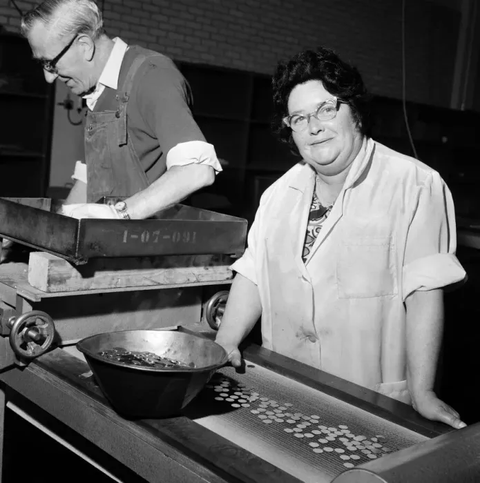 Framed Print : Workers at the Birmingham Mint, Birmingham, West Midlands. October 1967