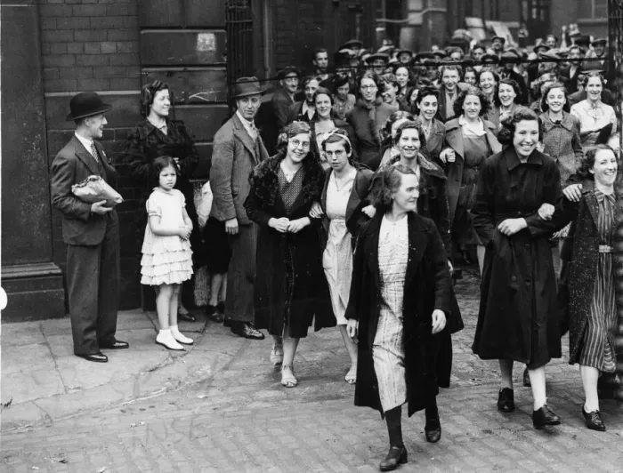 Framed Print : These mill workers were called out of pubs, cinemas and dance halls on Saturday night to Framed Print : These mill workers were called out of pubs, cinemas and dance halls on Saturday night to