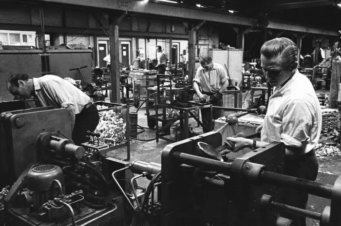 Framed Print : Workers casting moulds on the shop floor of the G. E. C. Foundry, Electric Avenue, Witton Framed Print : Workers casting moulds on the shop floor of the G. E. C. Foundry, Electric Avenue, Witton