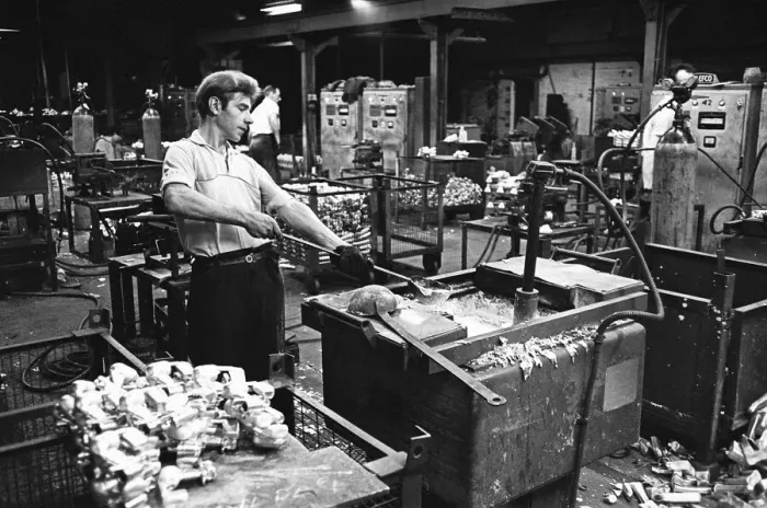 Framed Print : Workers casting moulds on the shop floor of the G. E. C. Foundry, Electric Avenue, Witton