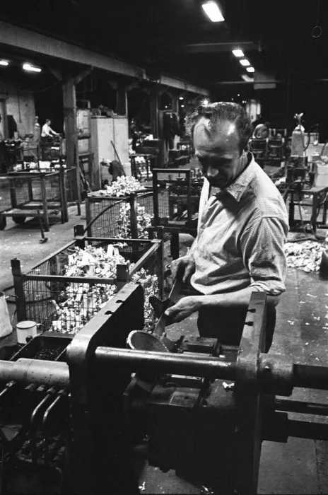 Framed Print : Workers casting moulds on the shop floor of the G. E. C. Foundry, Electric Avenue, Witton