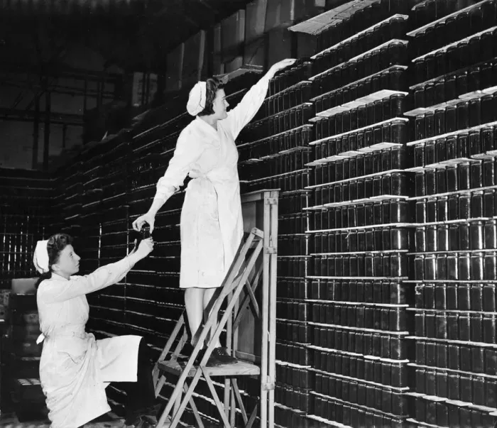 Framed Print : Workers at a jam factory in Maidenhead, Kent prepare jars of jam for customers during