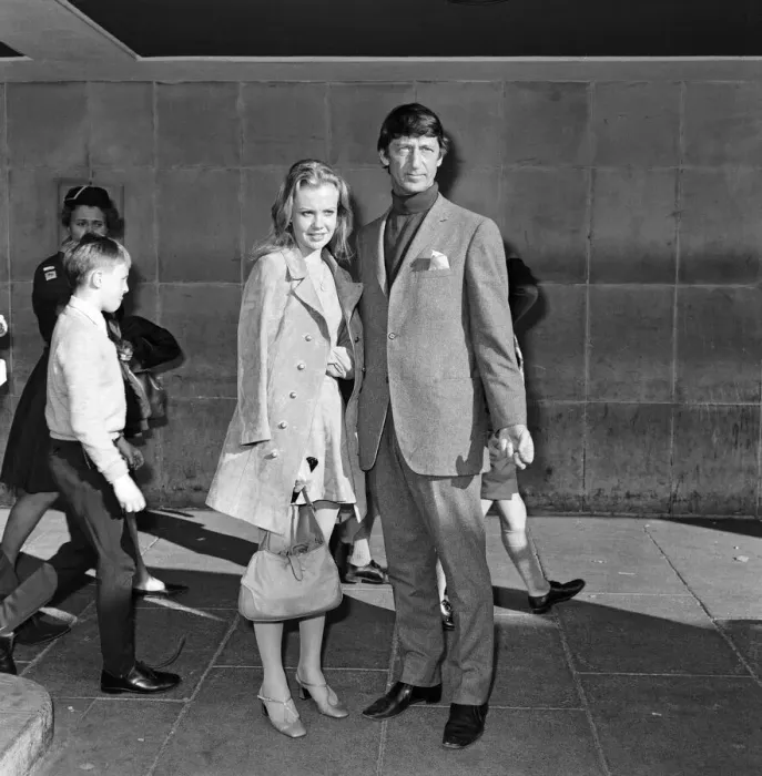 Framed Print : After a working holiday in Nice, Hayley Mills arrives back at London Airport today with Framed Print : After a working holiday in Nice, Hayley Mills arrives back at London Airport today with