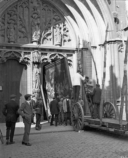 Works of arts being removed from Malines Cathedral, to save them from the advancing