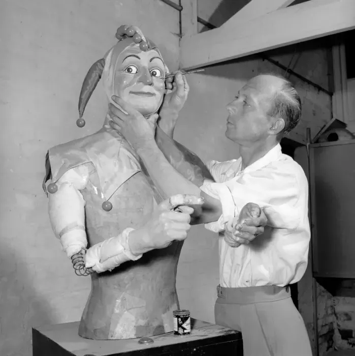 Framed Print : The workshop of a Midlands plastic figure factory, which manufacture a wide range of
