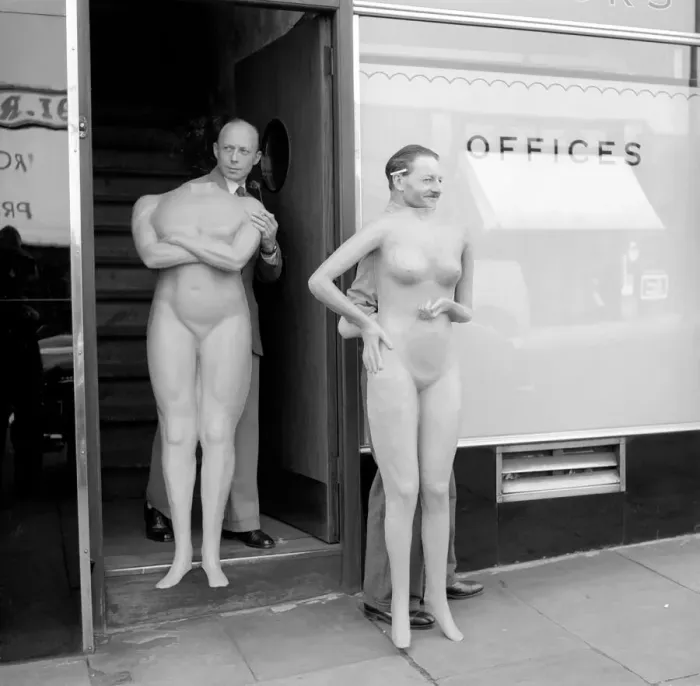Framed Print : The workshop of a Midlands plastic figure factory, which manufacture a wide range of