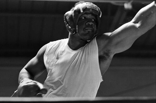 World boxing champion George Foreman trains at the Farigrounds in Pleasanton