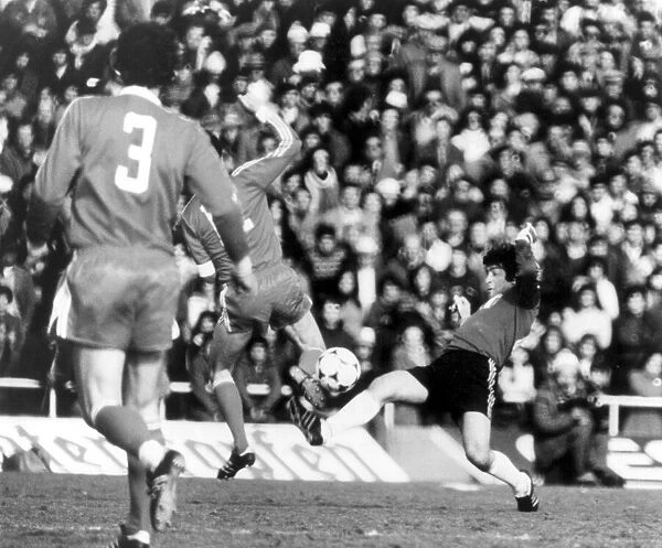 World Cup 1978. Peru v Poland. Peruvian goalkeeper Ramon Quiroga clears