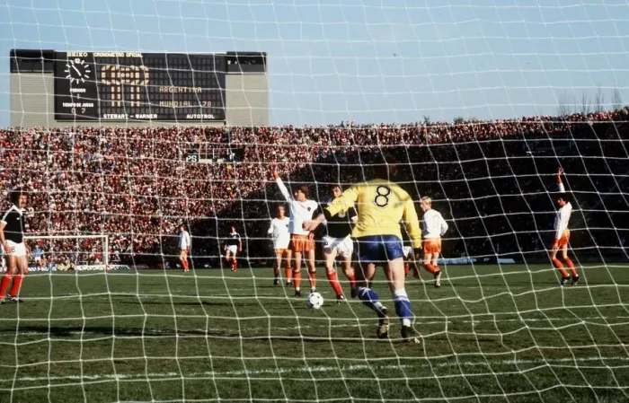 Framed Print : World Cup 1978 Scotland 3 Holland 2 football Kenny Dalglish Framed Print : World Cup 1978 Scotland 3 Holland 2 football Kenny Dalglish