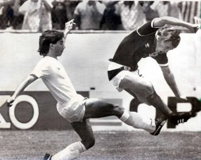 Framed Print : World Cup 1986 Scotland 0 Uruguay 0 Paul Sturrock (blue Framed Print : World Cup 1986 Scotland 0 Uruguay 0 Paul Sturrock (blue