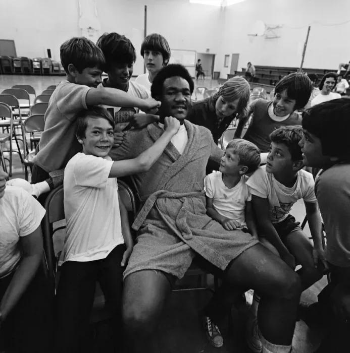 Framed Print : World heavyweight champion George Foreman during a training session at Hayward Boys Club Framed Print : World heavyweight champion George Foreman during a training session at Hayward Boys Club